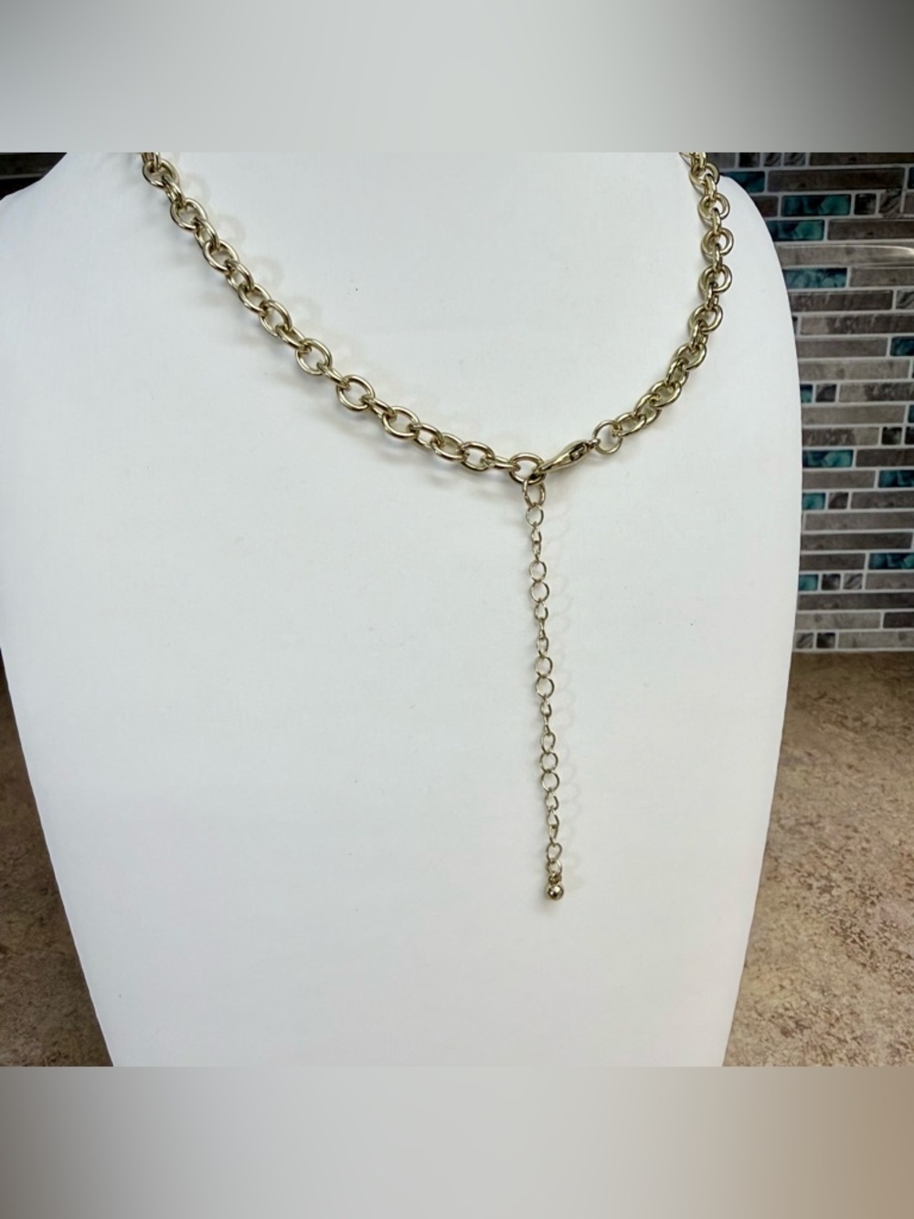 Chunky gold tone hammered disc statement necklace - Picture 3 of 3